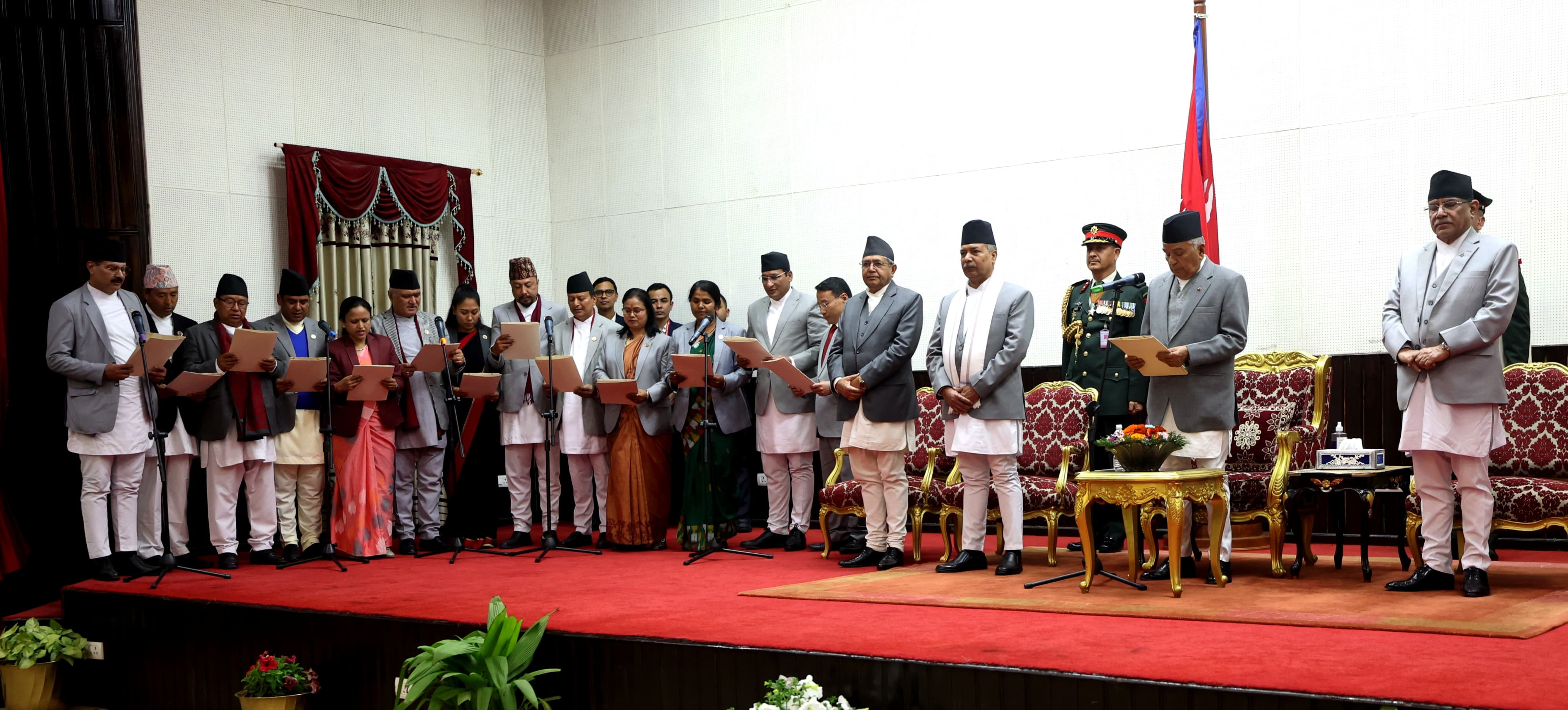 २० सदस्यीय बन्याे प्रचण्ड क्याबिनेट, नवनियुक्त १६ मन्त्रीले लिए शपथ
